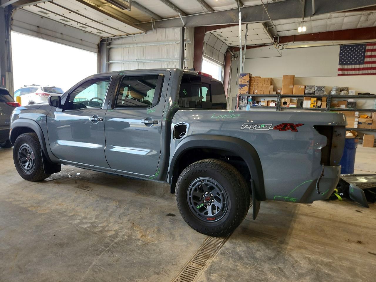 2025 Nissan Frontier Pro-4X - Фото 2