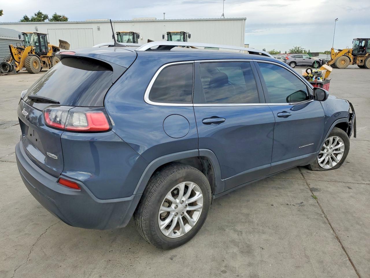 2019 Jeep Cherokee Latitude - Image 3