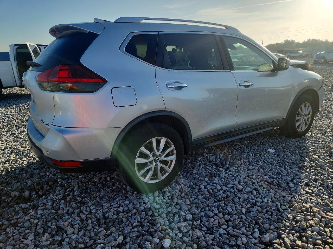 2020 Nissan Rogue Sv - Фото 3