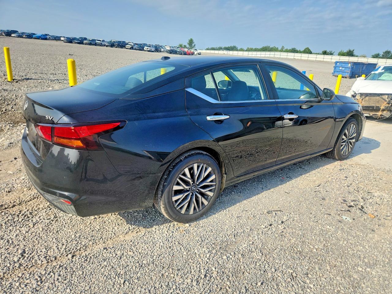 2024 Nissan Altima Sv - Image 3