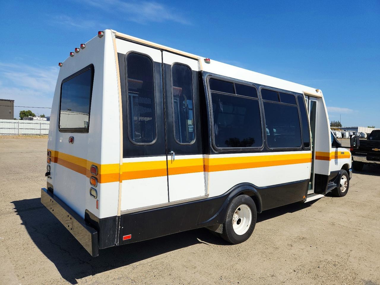 2008 Ford Econoline E450 Super Duty Cutaway Van - Фото 4