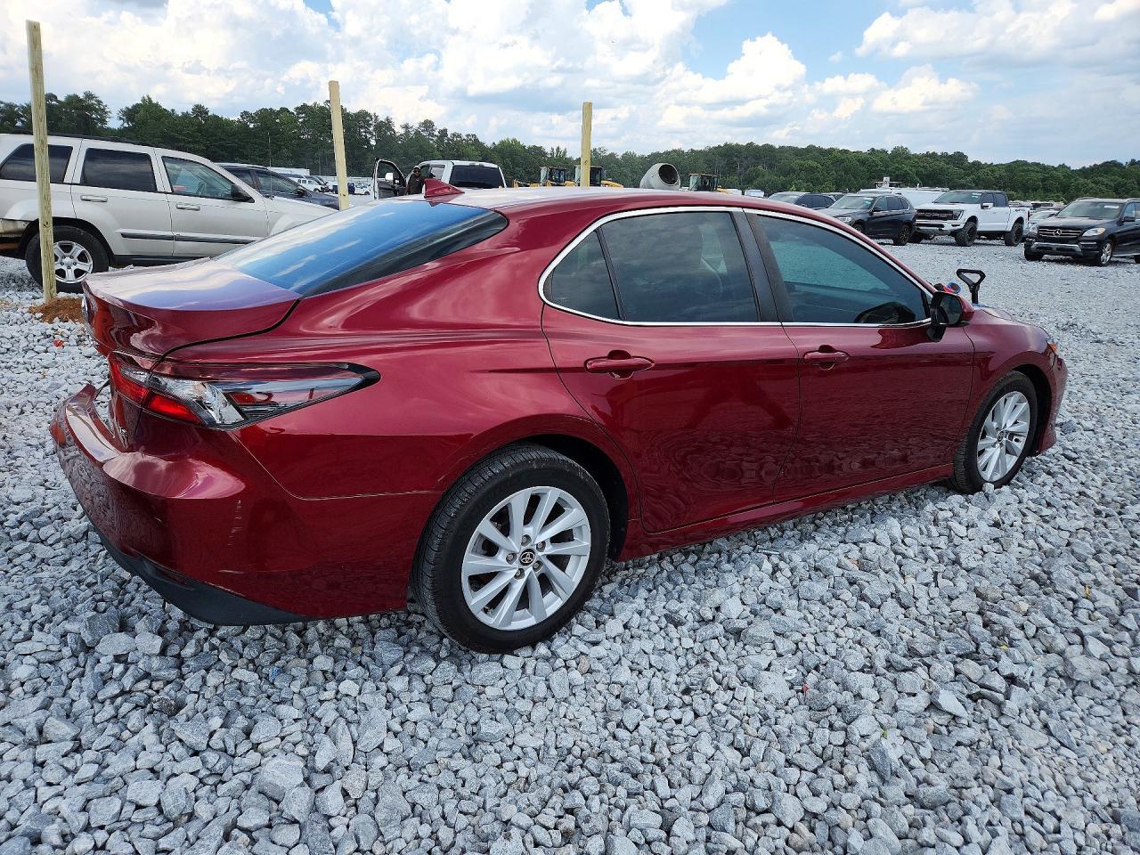 2022 Toyota Camry Le - Фото 3