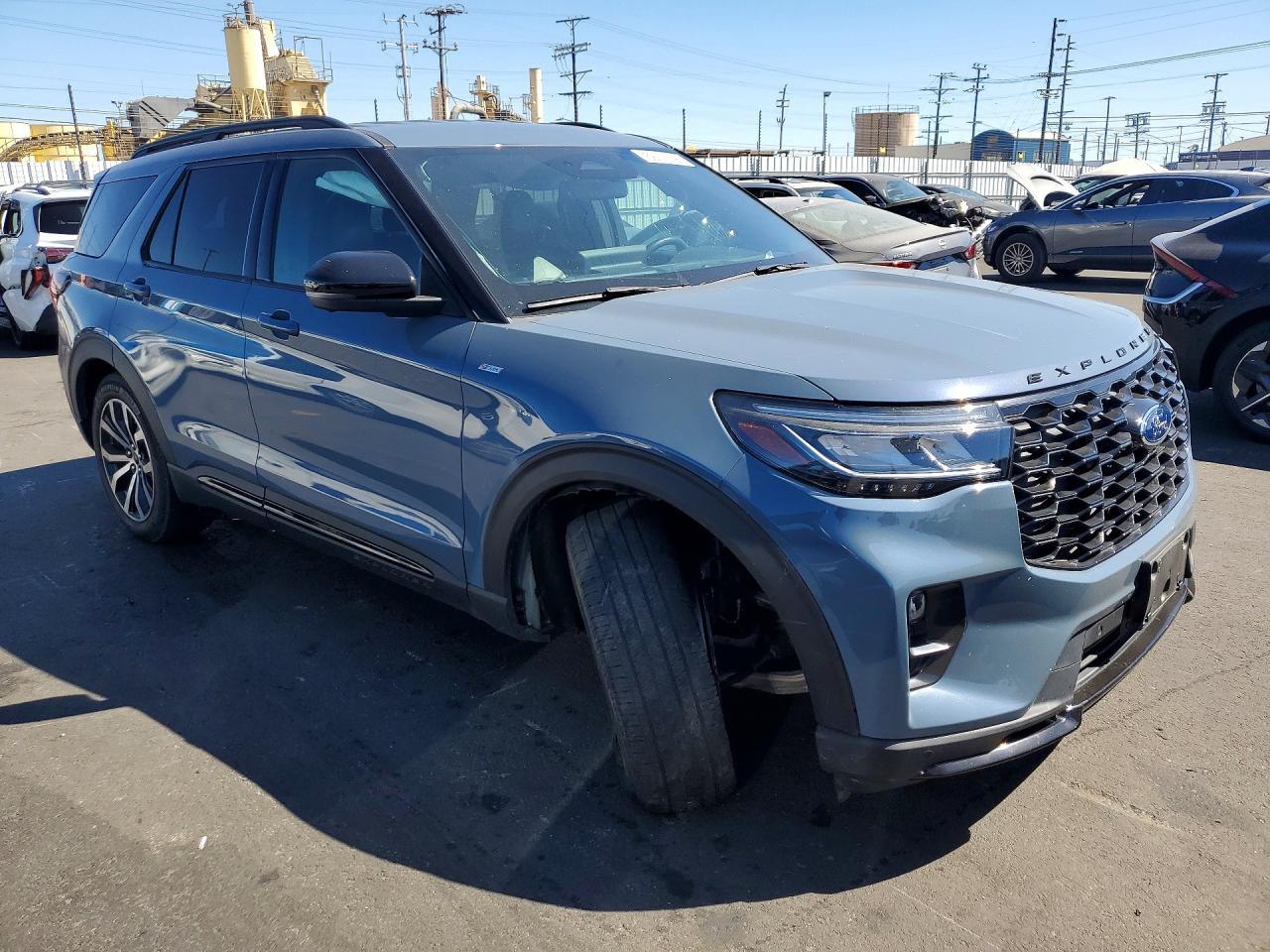 2025 Ford Explorer St-Line - Image 4