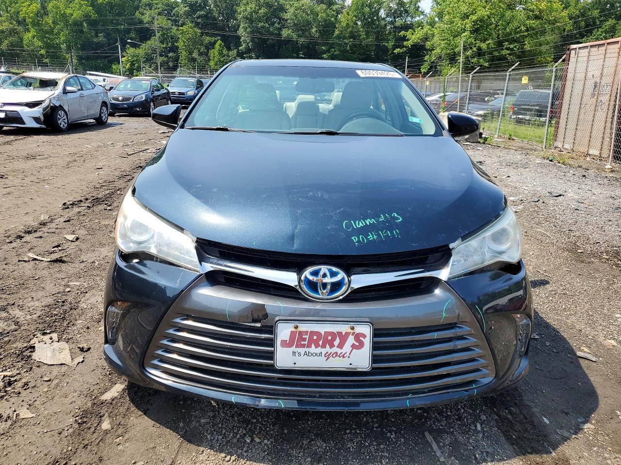 2017 Toyota Camry Hybrid Xle - Image 5