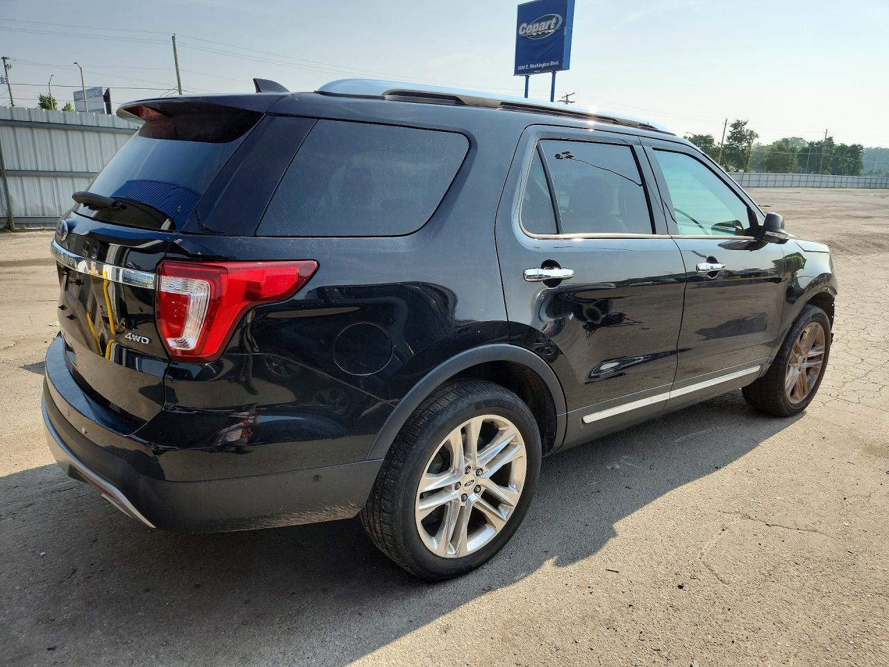 2017 Ford Explorer Limited - Image 3