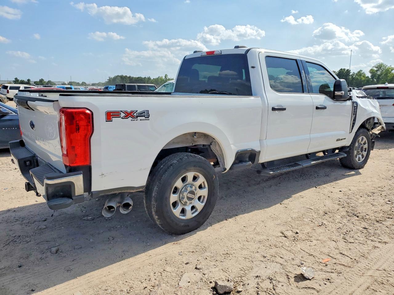 2024 Ford F250 Super Duty - Image 3