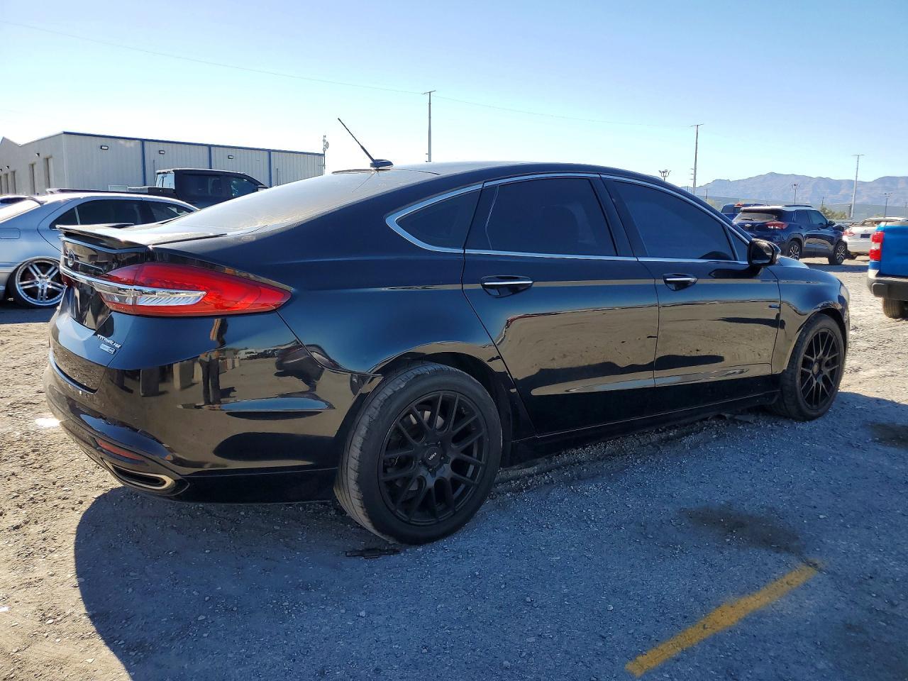 2018 Ford Fusion Titanium/Platinum - Image 3