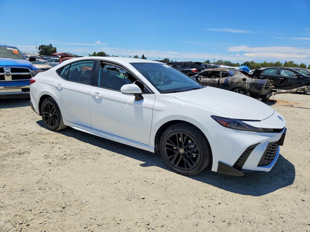 2025 Toyota Camry Se - Image 4