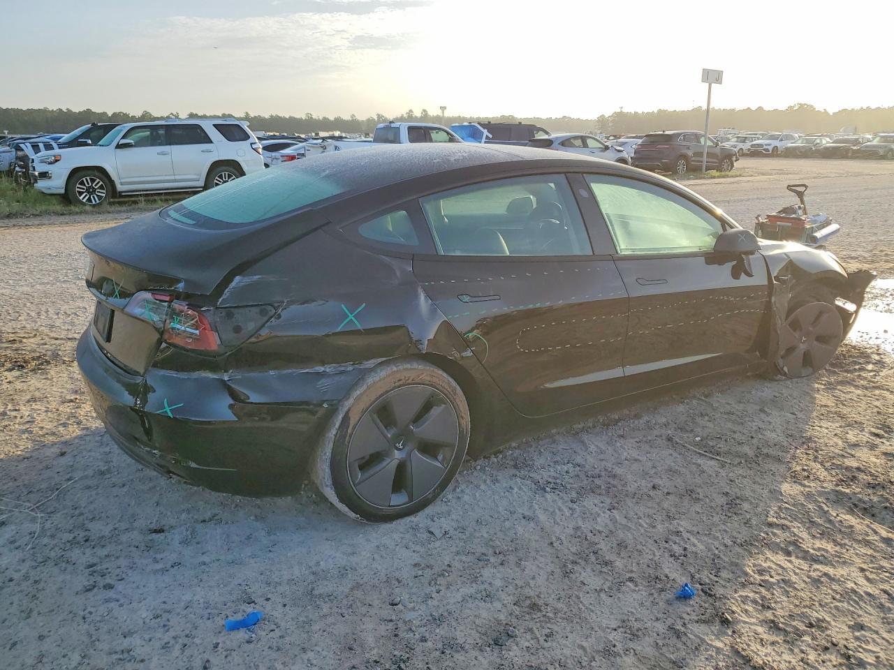 2023 Tesla Model 3 - Фото 3
