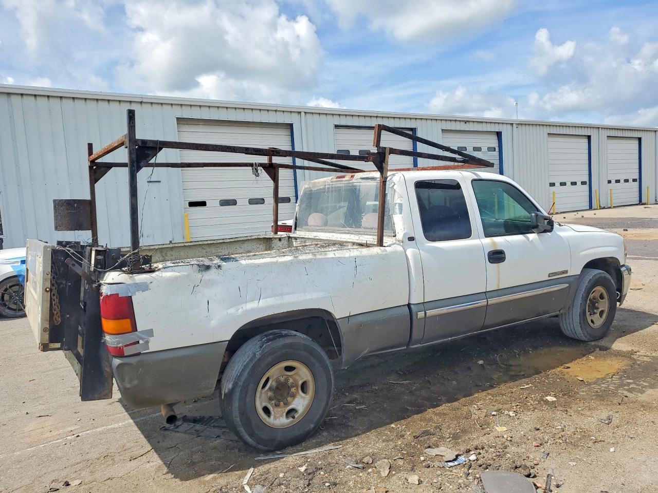 2000 GMC New Sierra C2500 - Image 3