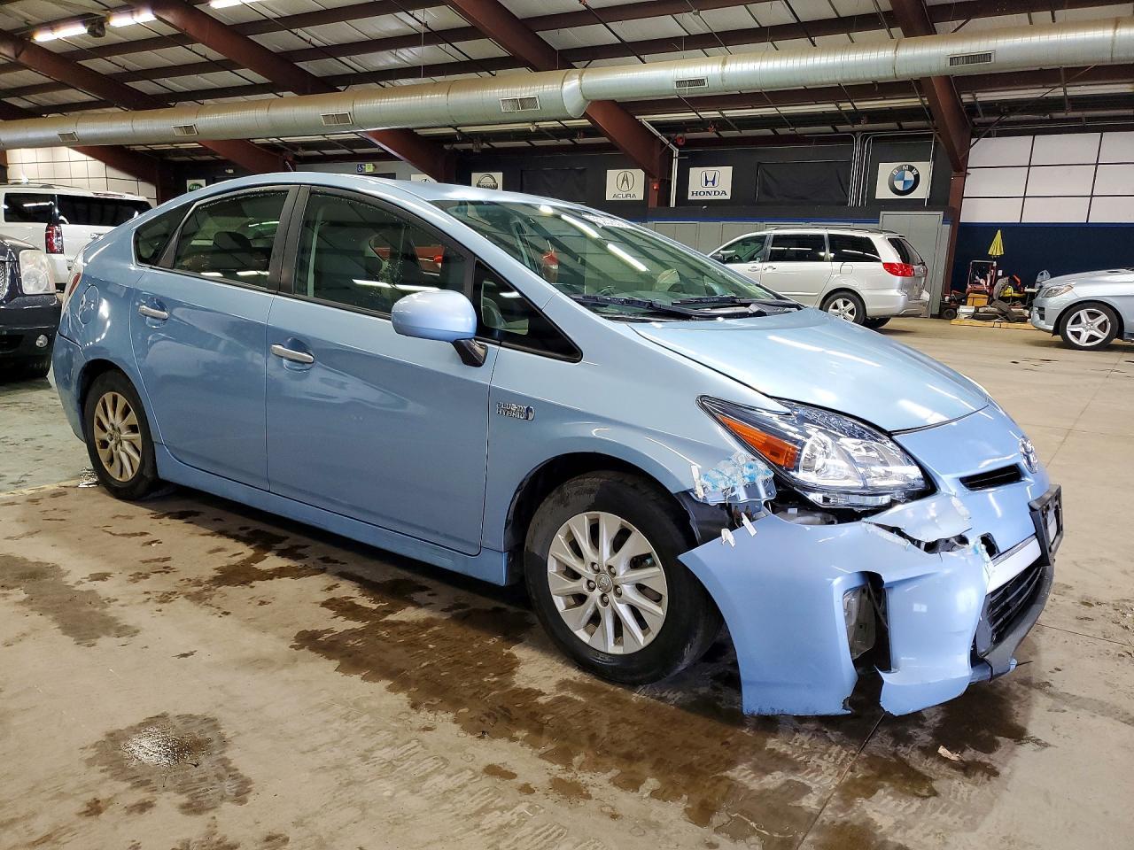 2014 Toyota Prius Plug-In Hybrid Base - Image 4