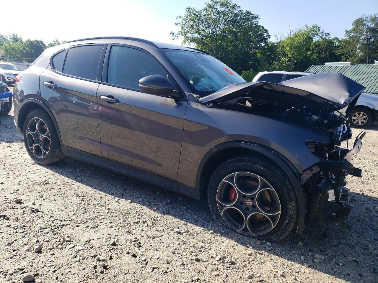 2018 Alfa Romeo Stelvio Sport - Image 4
