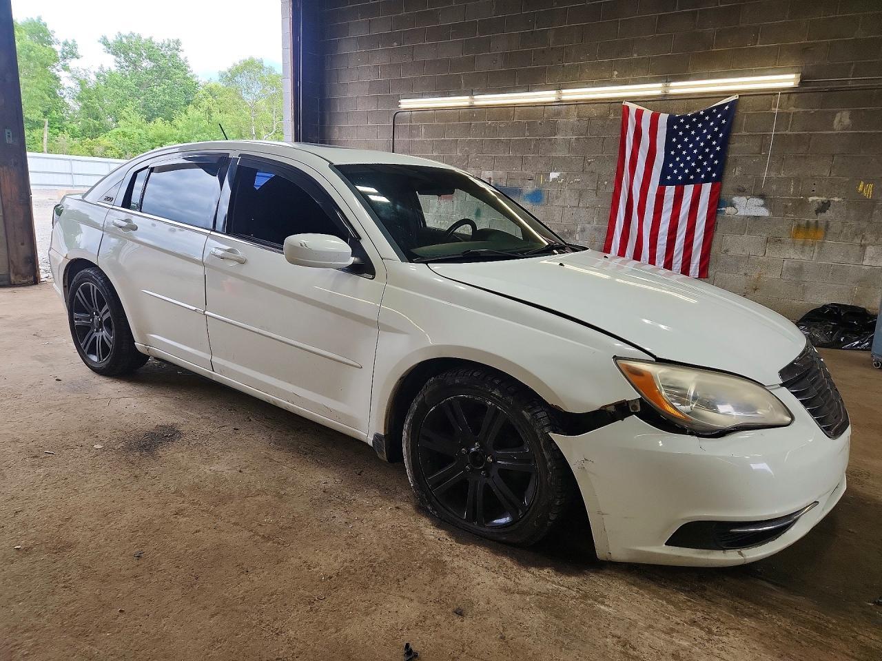 2012 Chrysler 200 Touring - Фото 4