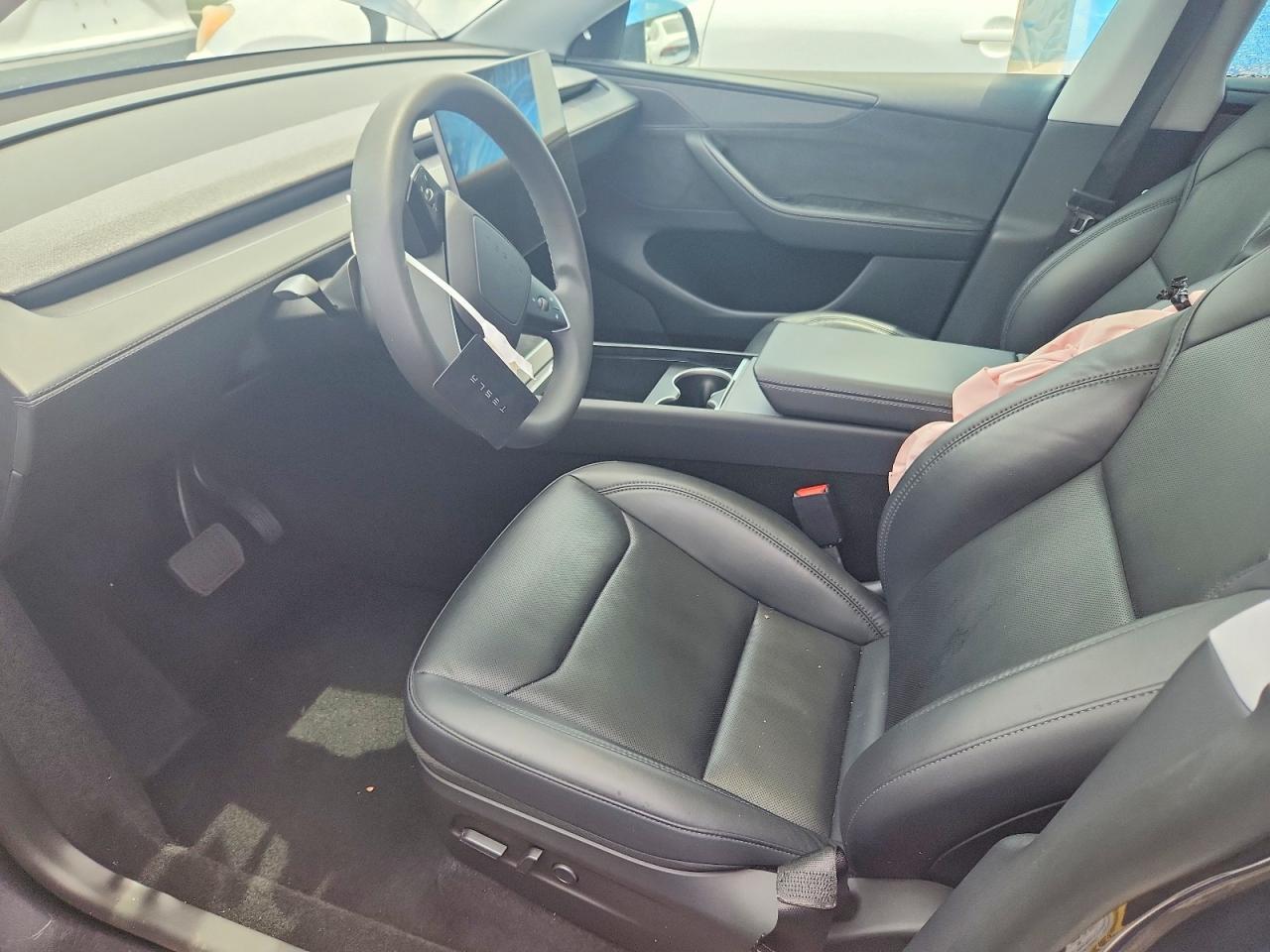 2026 Tesla Model Y - Фото 7