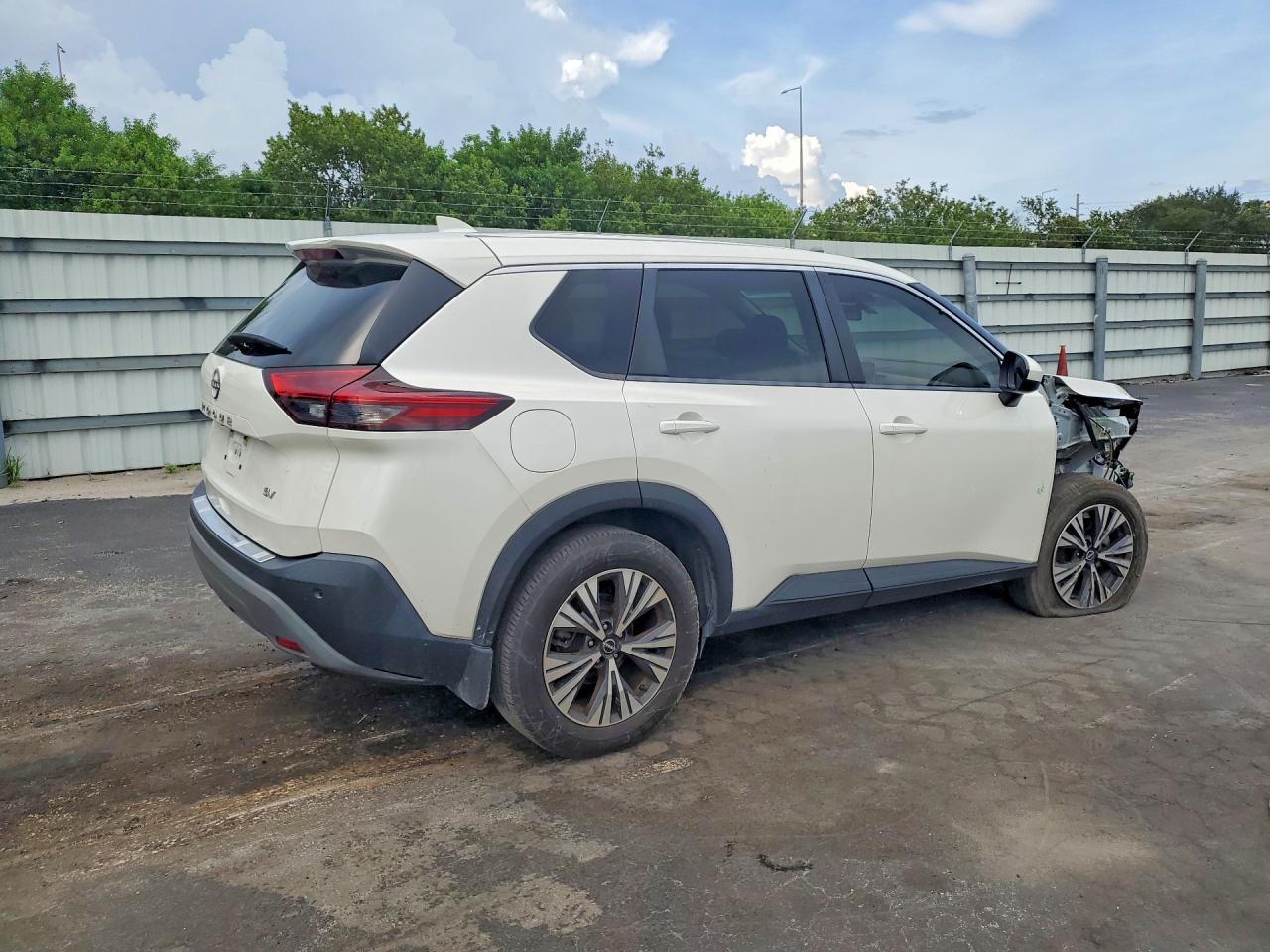 2023 Nissan Rogue Sv - Image 3