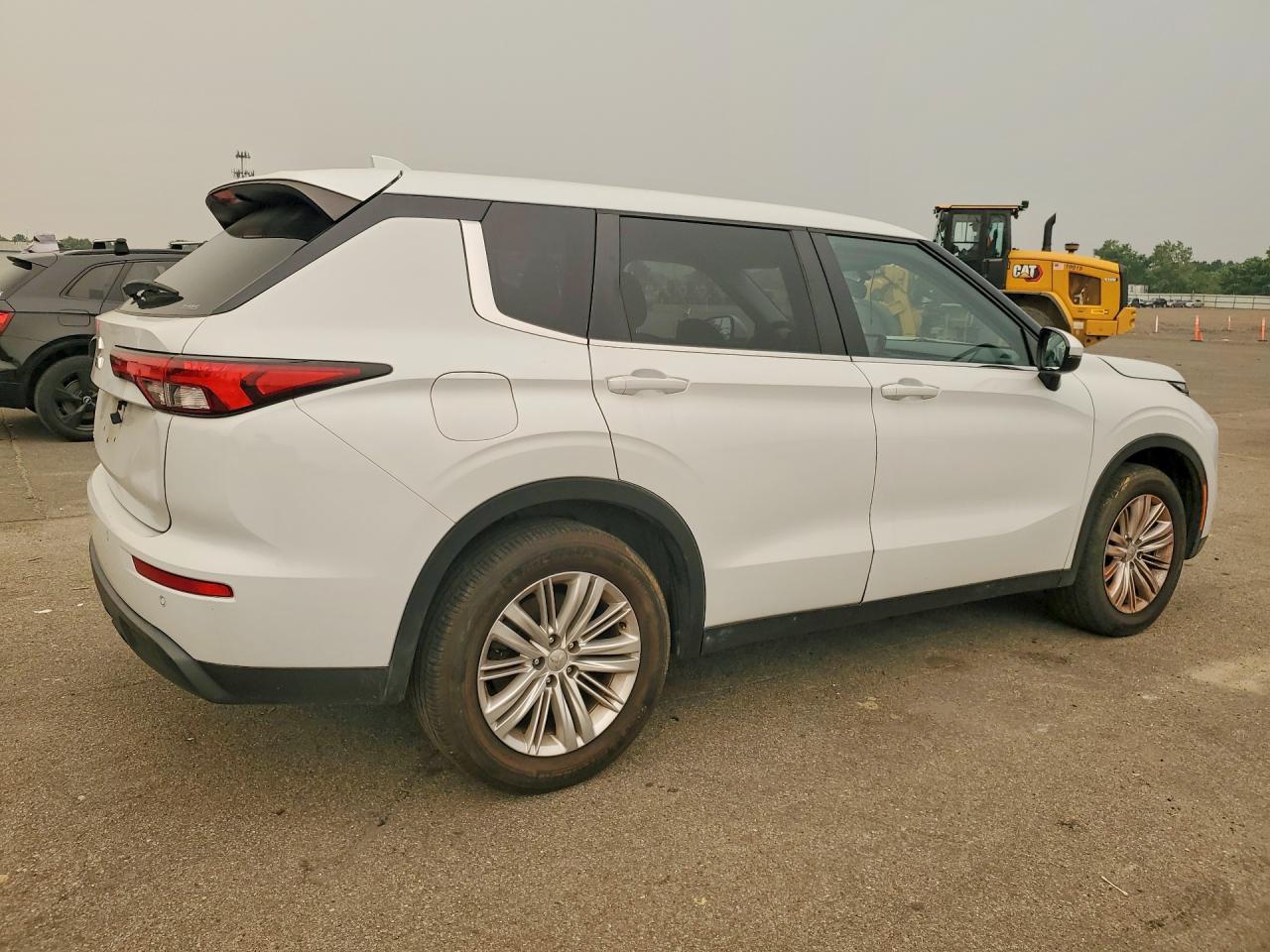 2022 Mitsubishi Outlander Es - Image 3