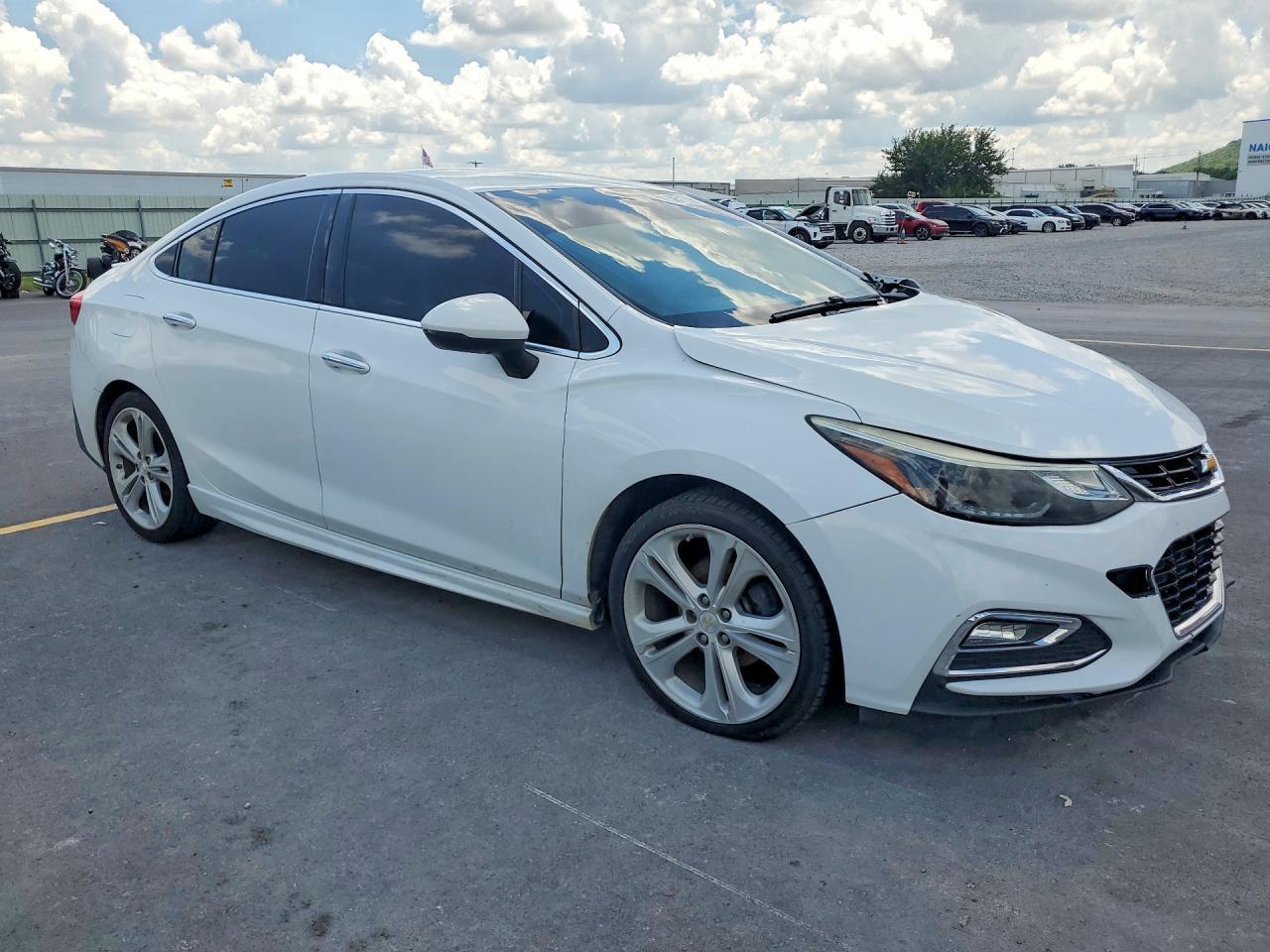 2016 Chevrolet Cruze Premier - Image 4