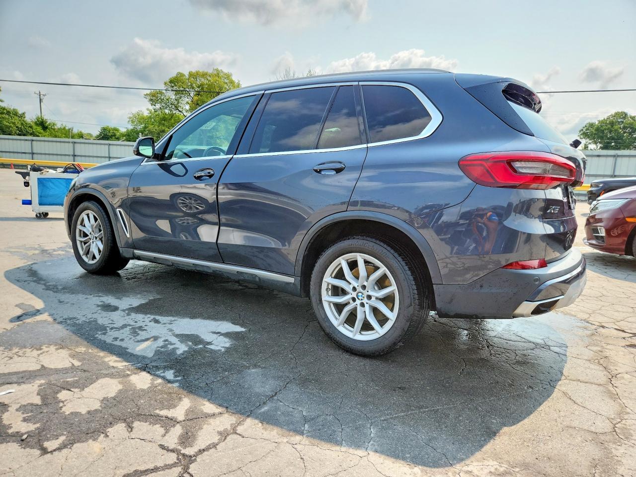 2019 BMW X5 xDrive40I - Image 2