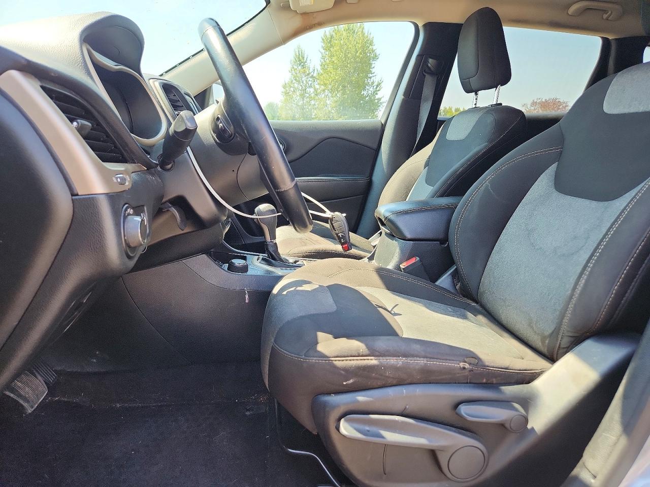 2016 Jeep Cherokee Sport - Image 7