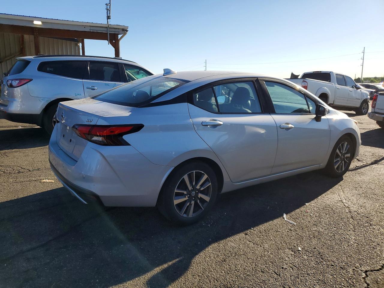 2020 Nissan Versa Sv - Фото 3