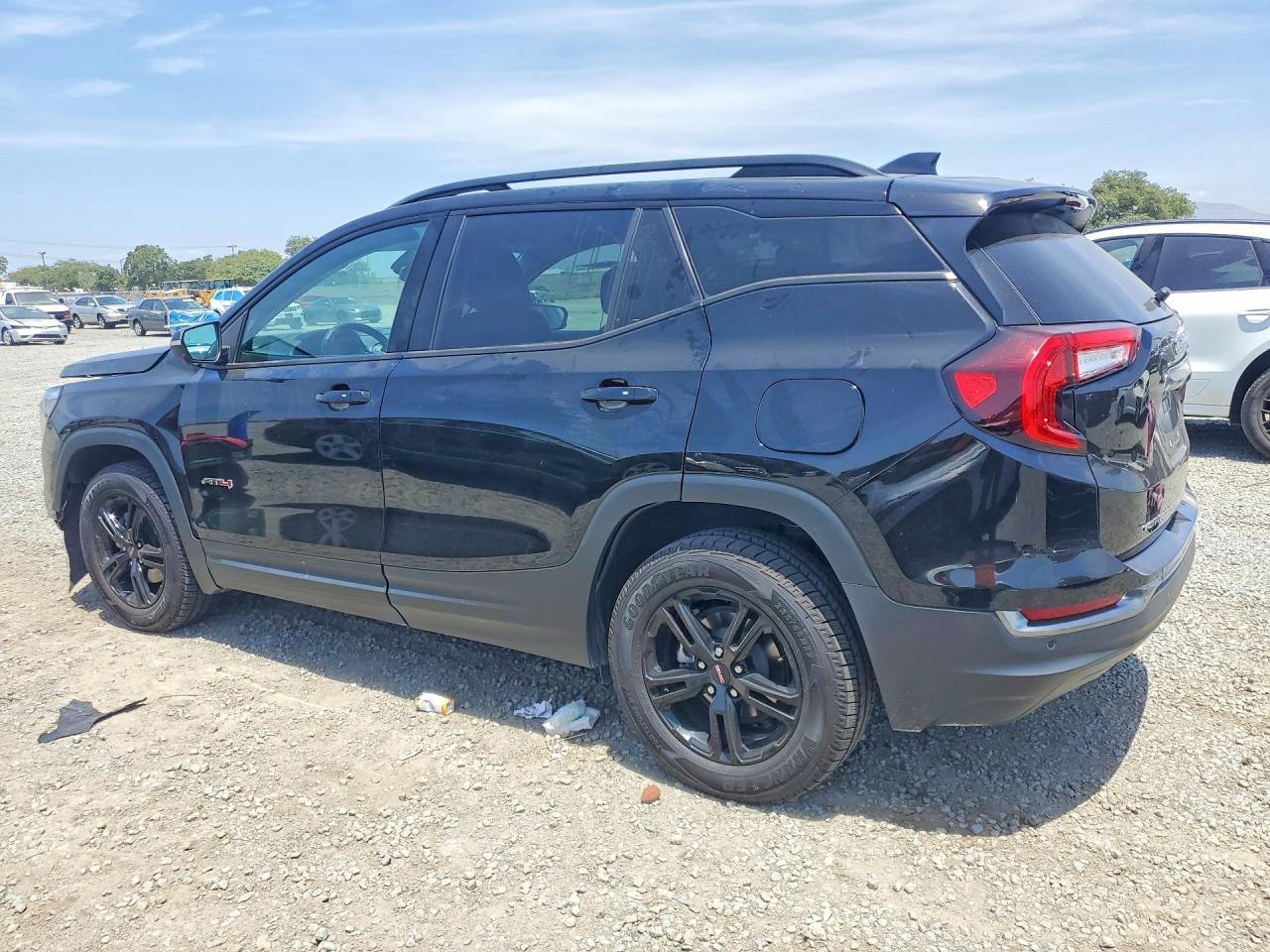 2022 GMC Terrain At4 - Фото 2