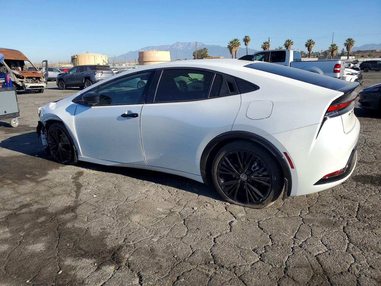 2025 Toyota Prius Nightshade - Фото 2