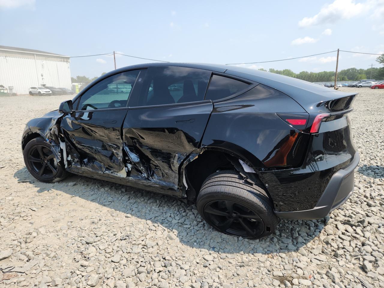 2026 Tesla Model Y - Фото 2