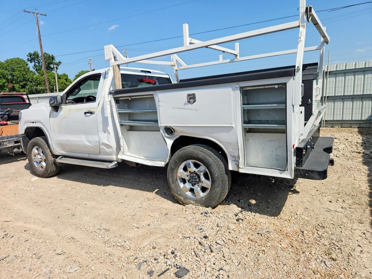 2024 GMC Sierra C2500 Heavy Duty - Image 2