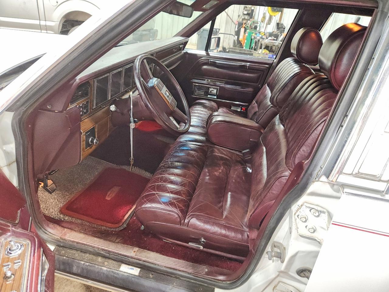 1998 Lincoln Town Car Executive - Фото 7