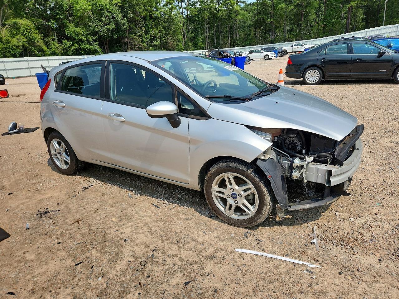2017 Ford Fiesta Se - Фото 4