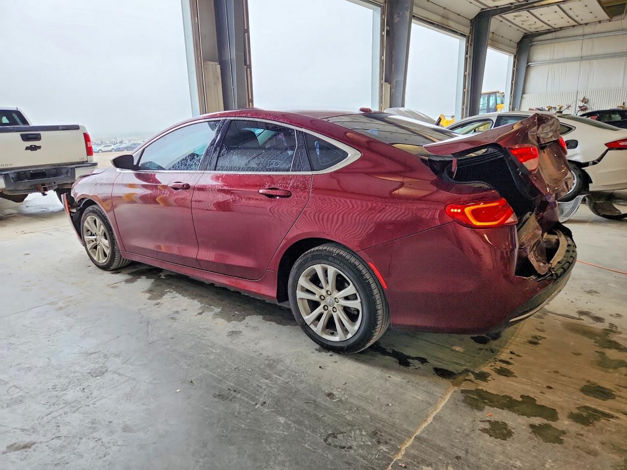 2015 Chrysler 200 Limited - Фото 2