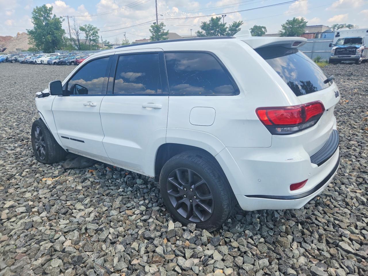 2020 Jeep Grand Cherokee Overland - Image 2