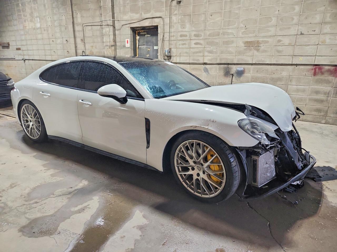 2019 Porsche Panamera 4S - Image 4