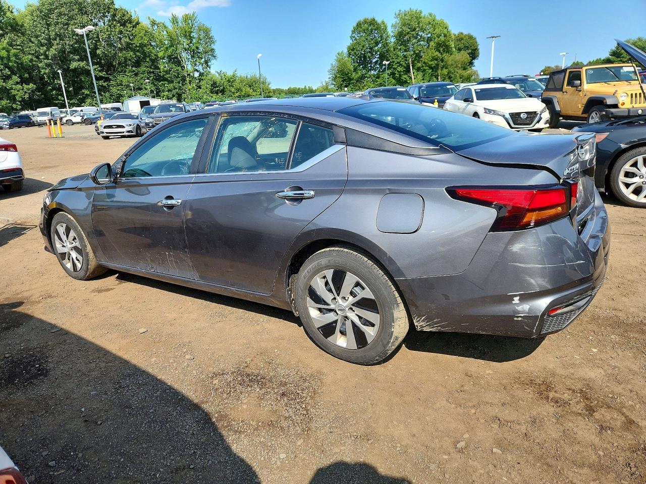 2019 Nissan Altima S - Фото 2