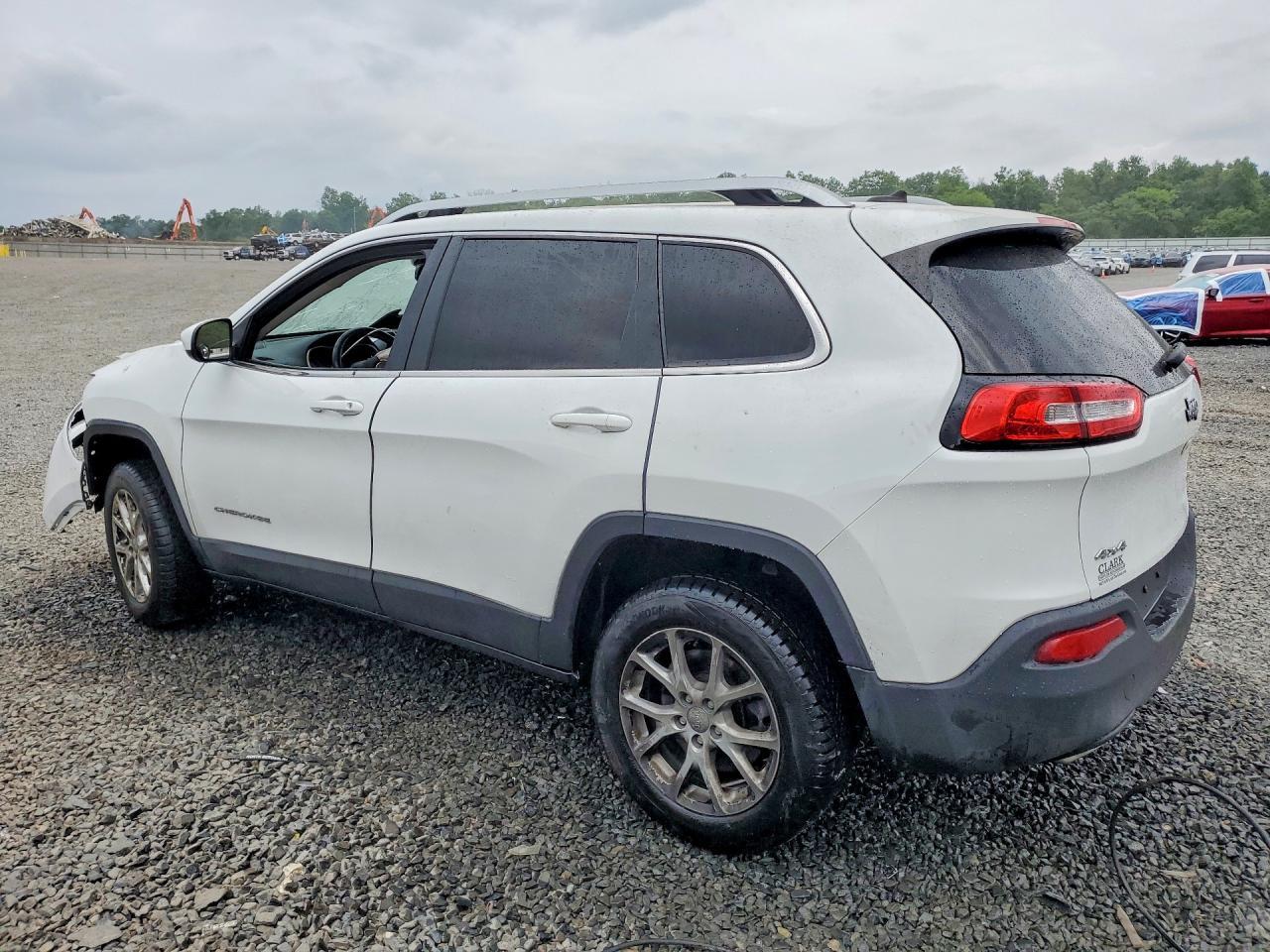 2015 Jeep Cherokee Latitude - Фото 2