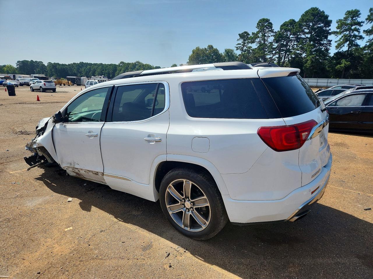 2019 GMC Acadia Denali - Фото 2