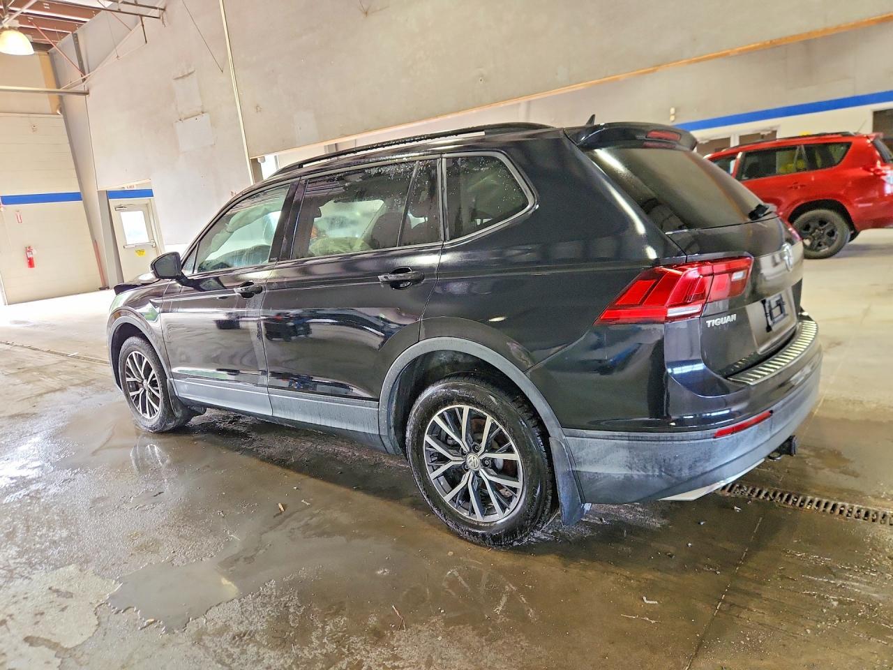 2021 Volkswagen Tiguan S - Фото 2