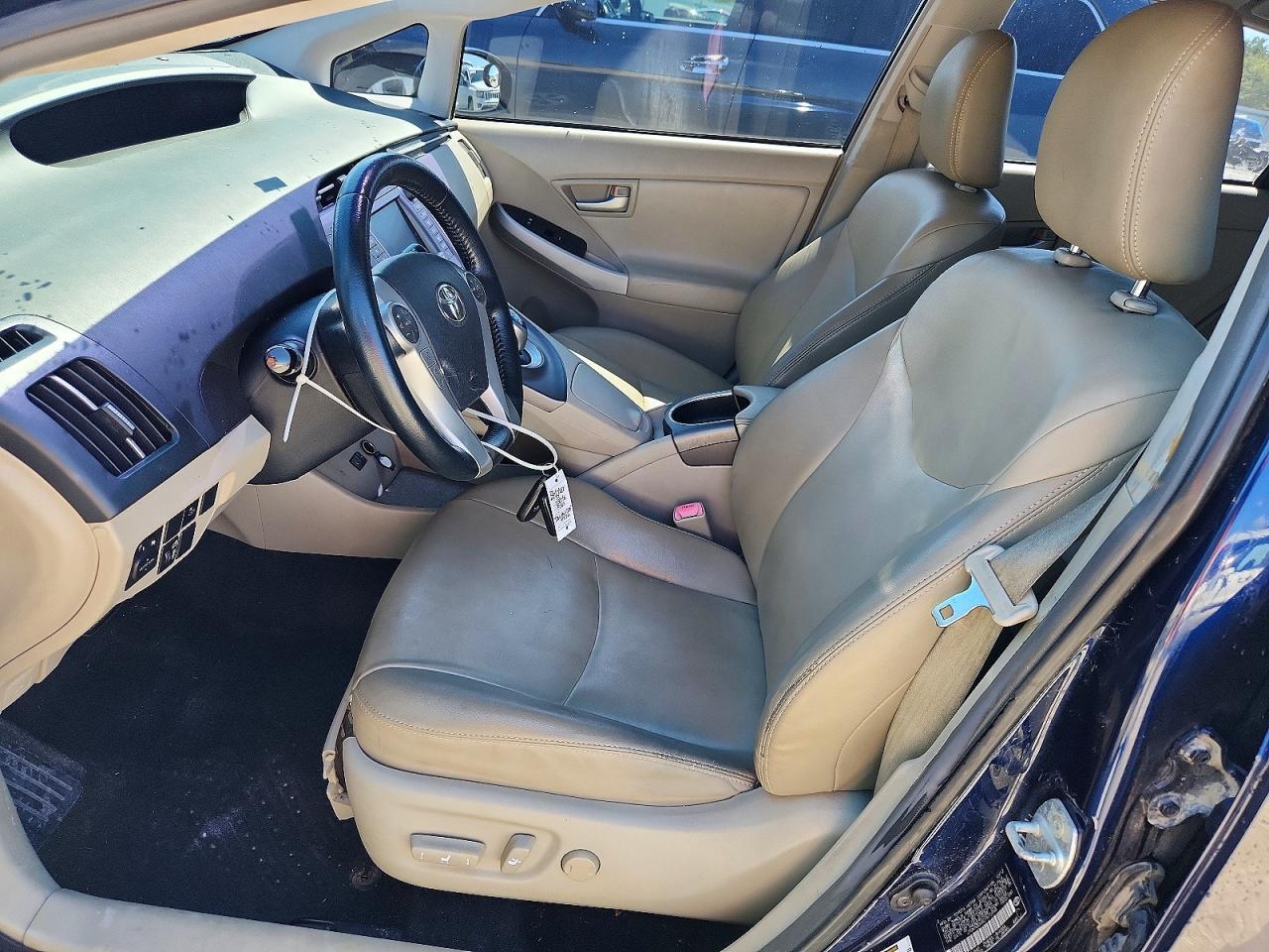 2013 Toyota Prius Four - Image 7