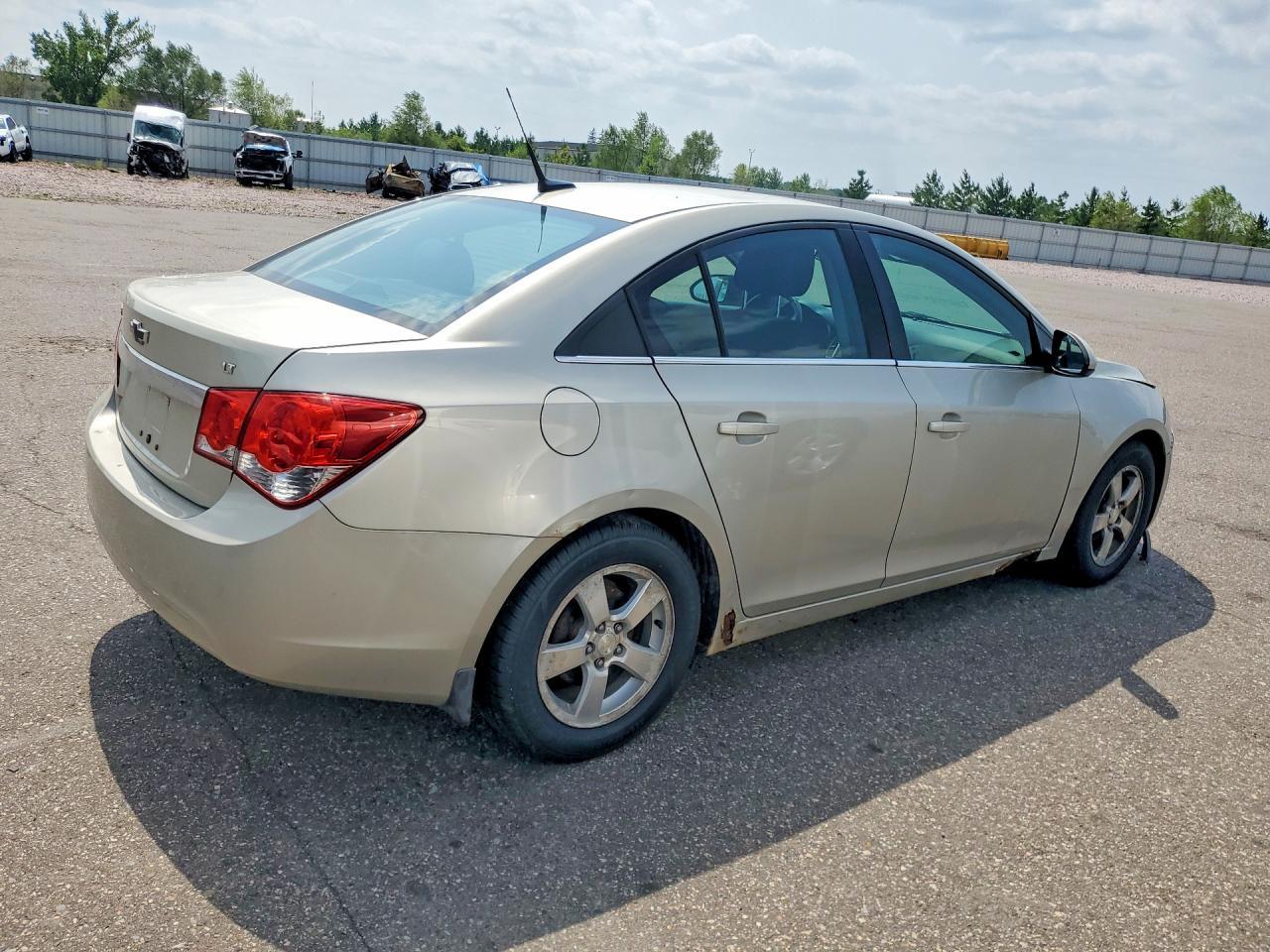 2014 Chevrolet Cruze Lt - Image 3