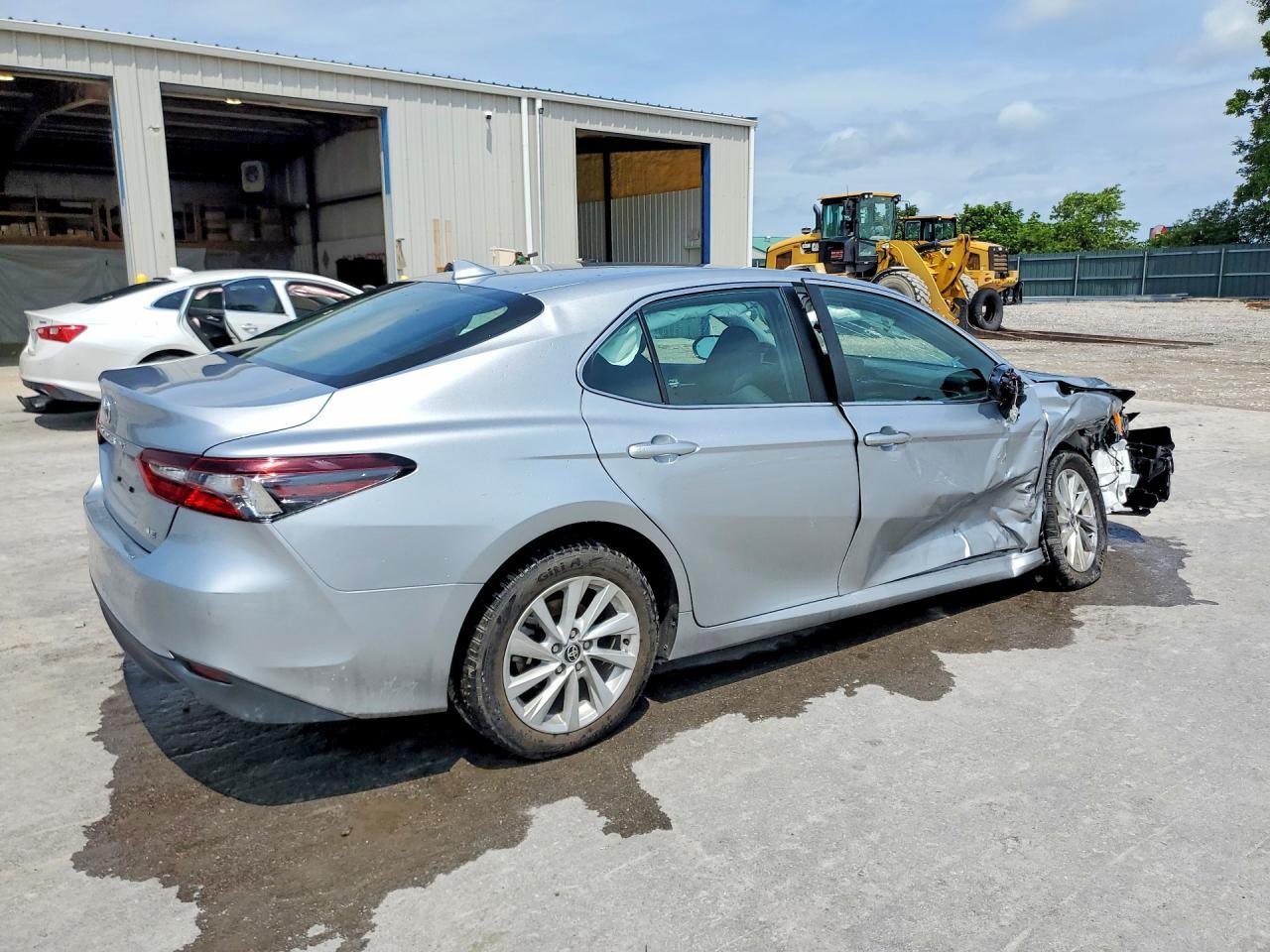 2023 Toyota Camry Le - Image 3