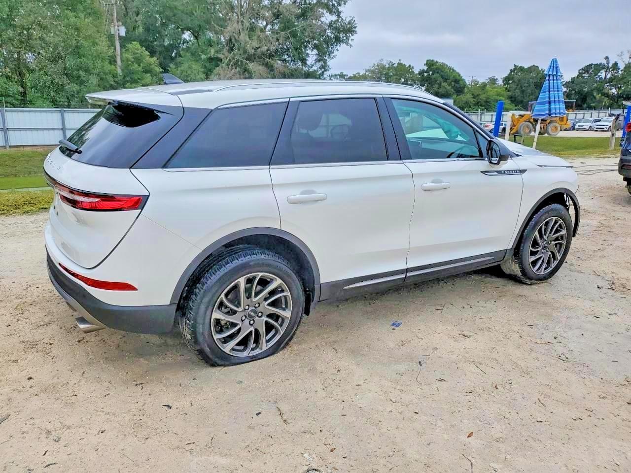 2022 Lincoln Corsair - Фото 3
