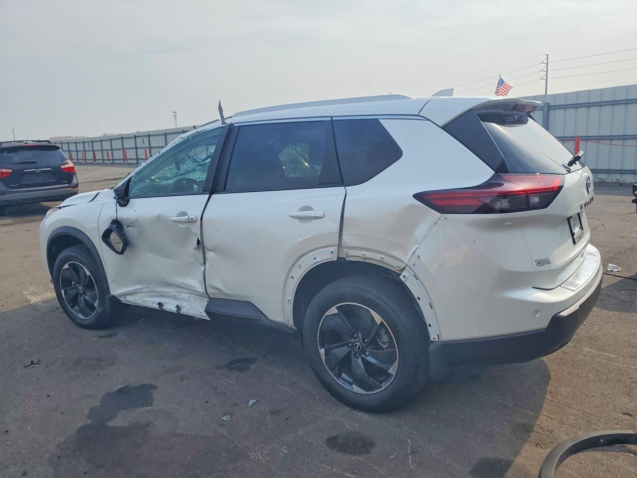 2025 Nissan Rogue Sv - Image 2