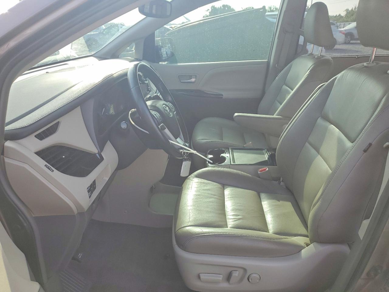 2019 Toyota Sienna Xle Premium 8-Passenger - Фото 7