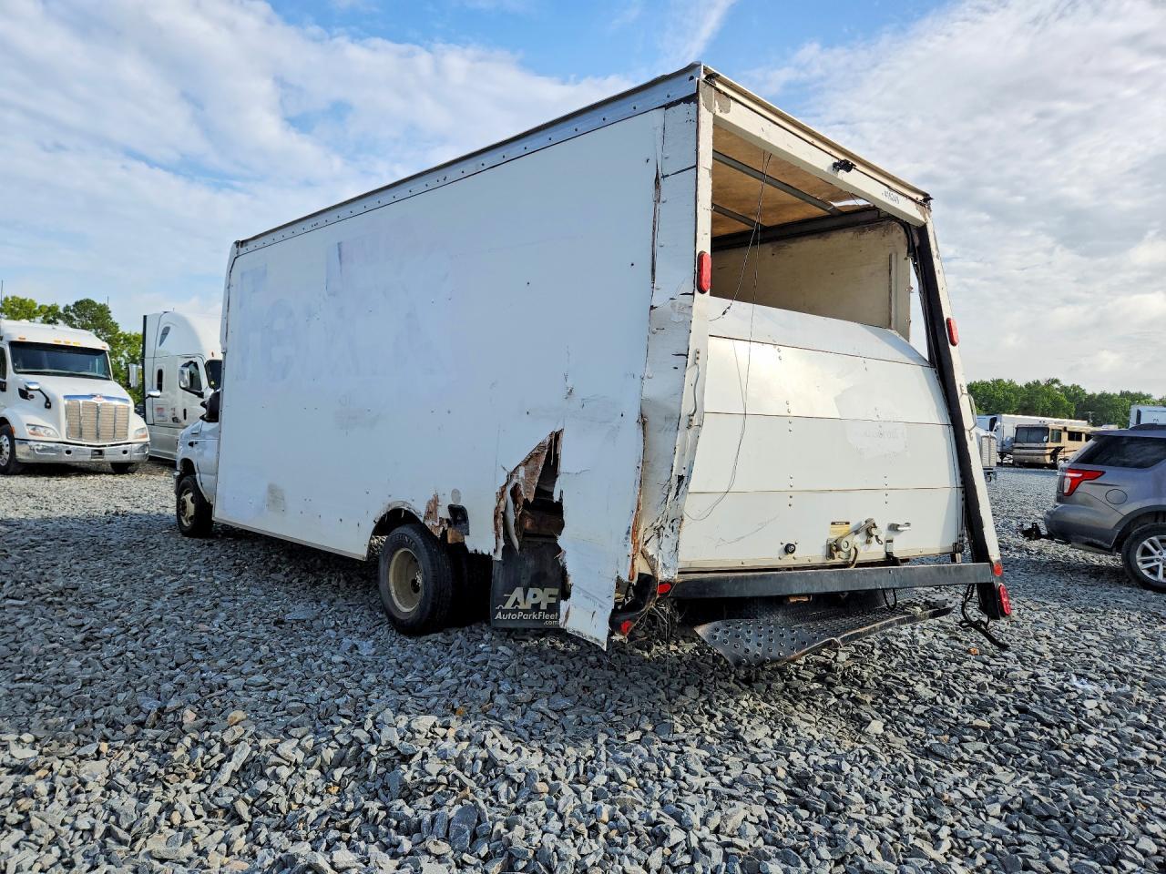 2019 Ford Econoline E350 Super Duty Van - Фото 2