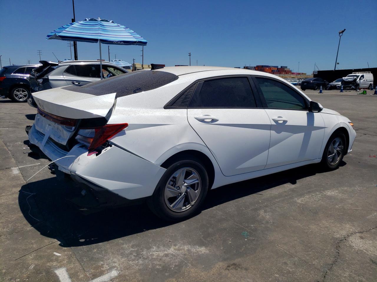 2025 Hyundai Elantra Se - Image 3
