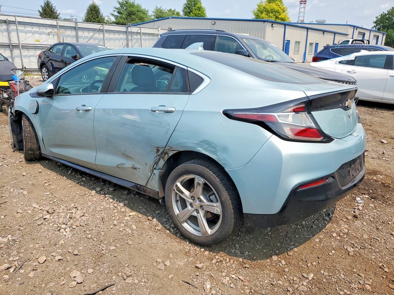 2018 Chevrolet Volt Lt - Image 2