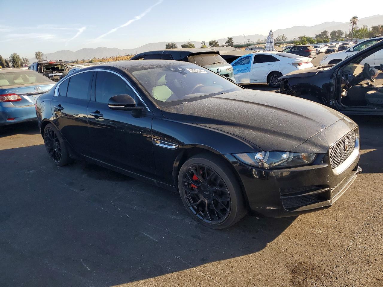 2017 Jaguar Xe Premium - Image 4