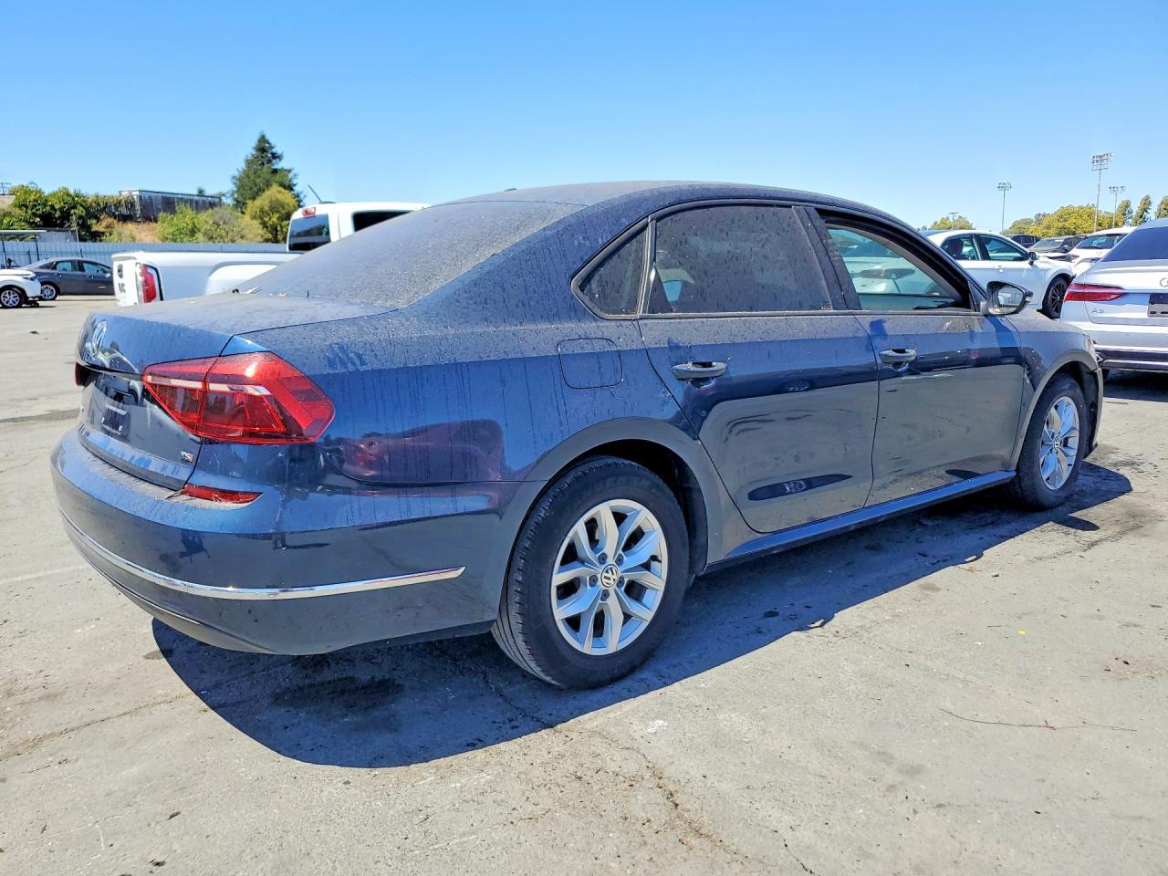 2018 Volkswagen Passat S - Фото 3