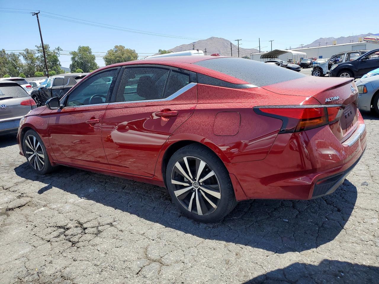 2022 Nissan Altima Sr - Фото 2