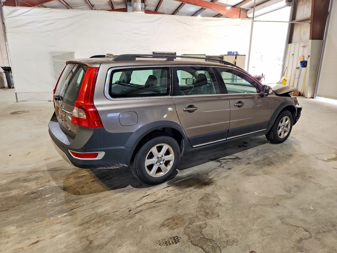 2010 Volvo Xc70 - Image 3